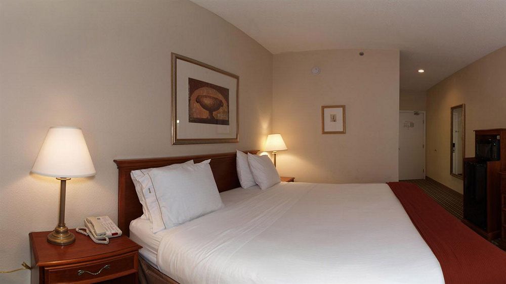 Baymont By Wyndham Cornelia Otel Dış mekan fotoğraf