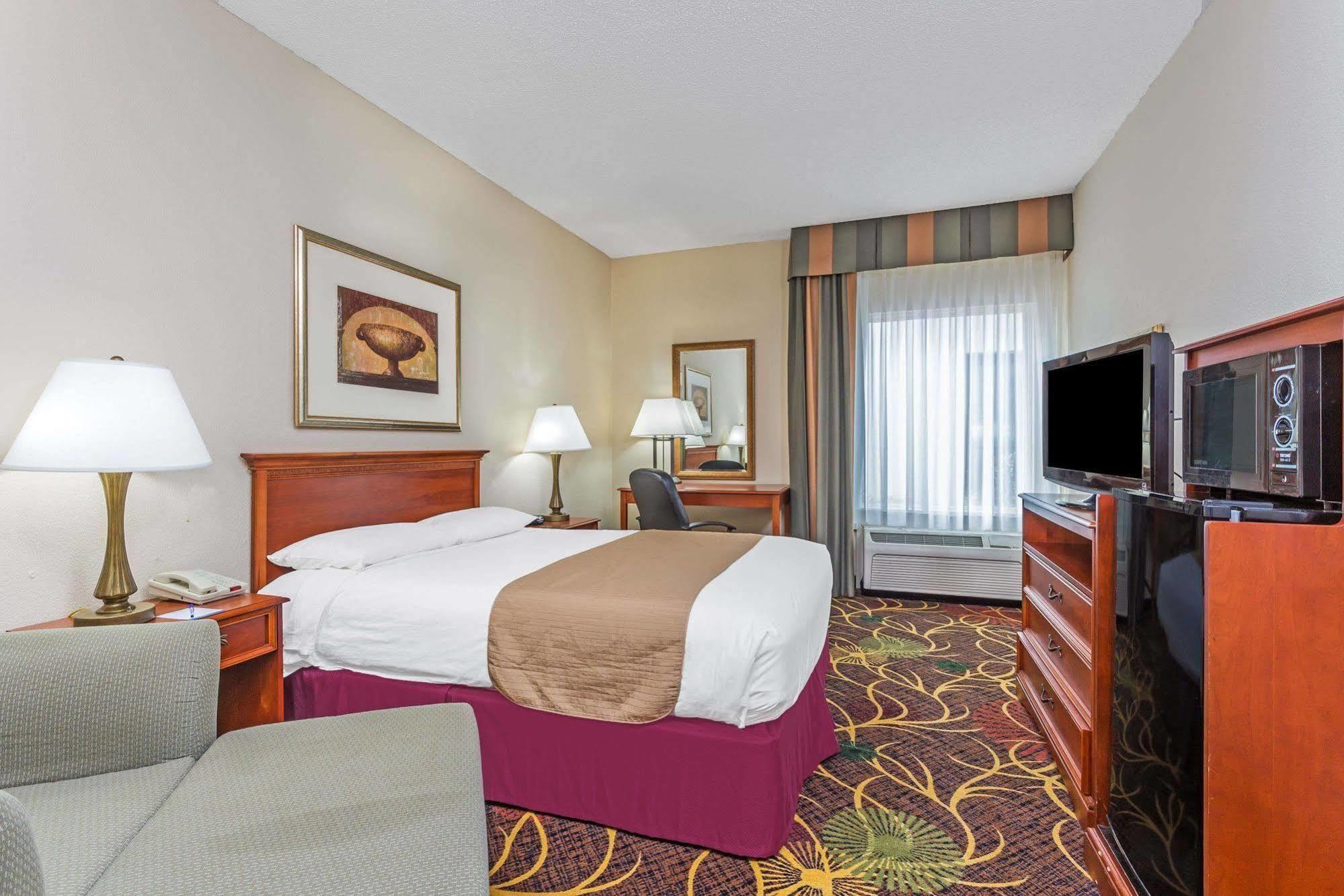 Baymont By Wyndham Cornelia Otel Dış mekan fotoğraf