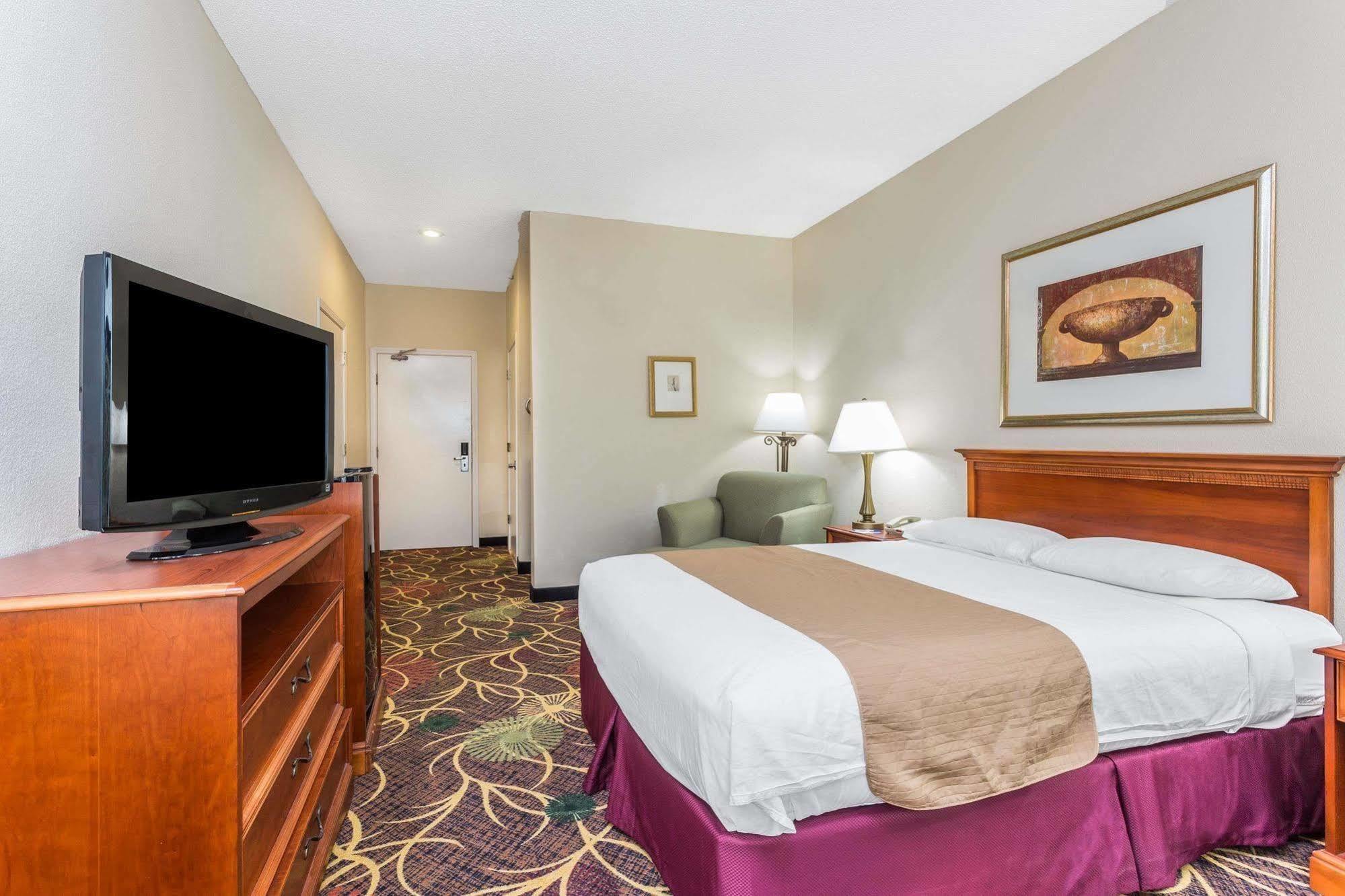 Baymont By Wyndham Cornelia Otel Dış mekan fotoğraf