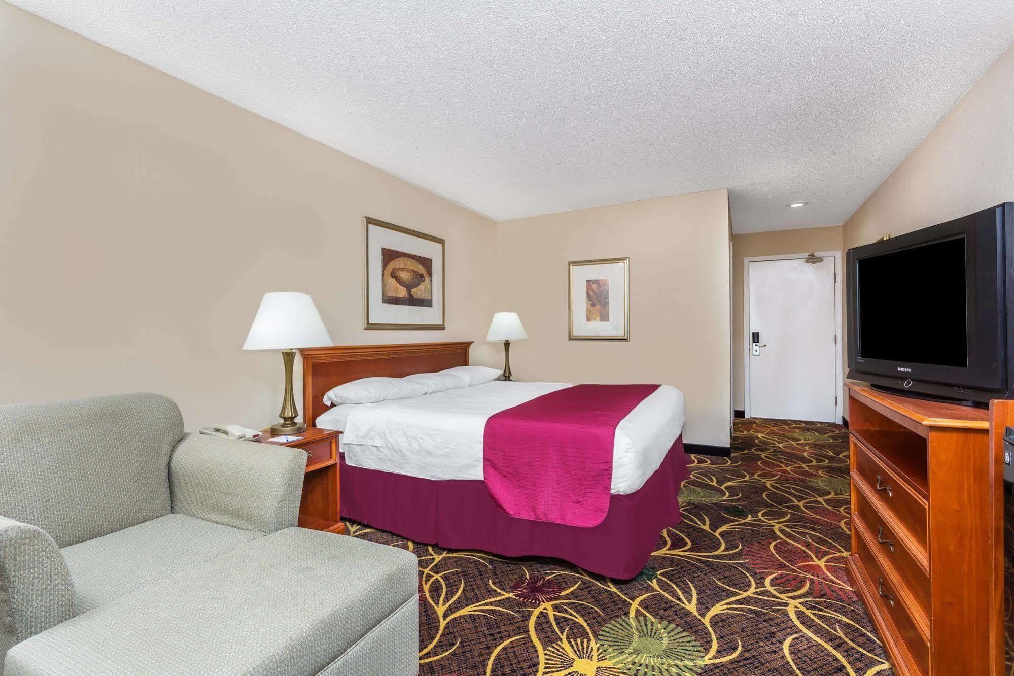 Baymont By Wyndham Cornelia Otel Dış mekan fotoğraf